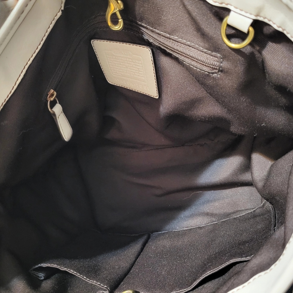 Coach Vintage GiGi Signature Tan And Off White Linen Combination. - Picture 7 of 8